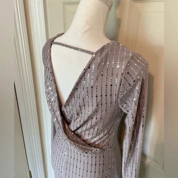 Crystal Sky Gray Metallic Style Long Sleeve Open Back Dress Women’s Small NWT - Picture 15 of 16